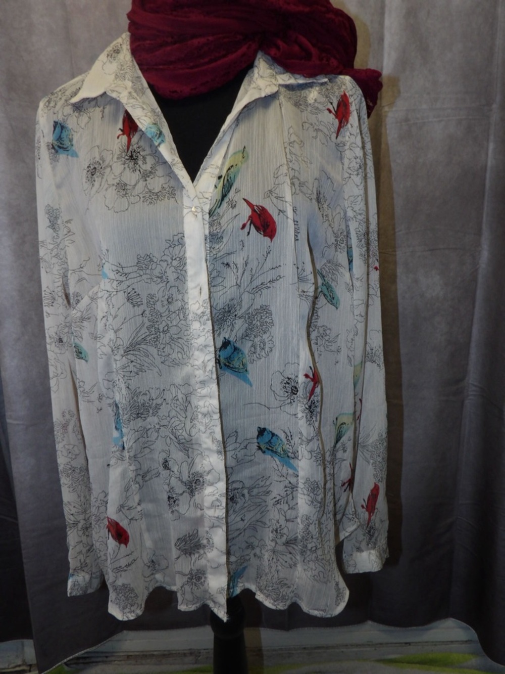 Sweet Magnolia Floral Blouse - Sheer, light weight. Size XL - Picture 4 of 6